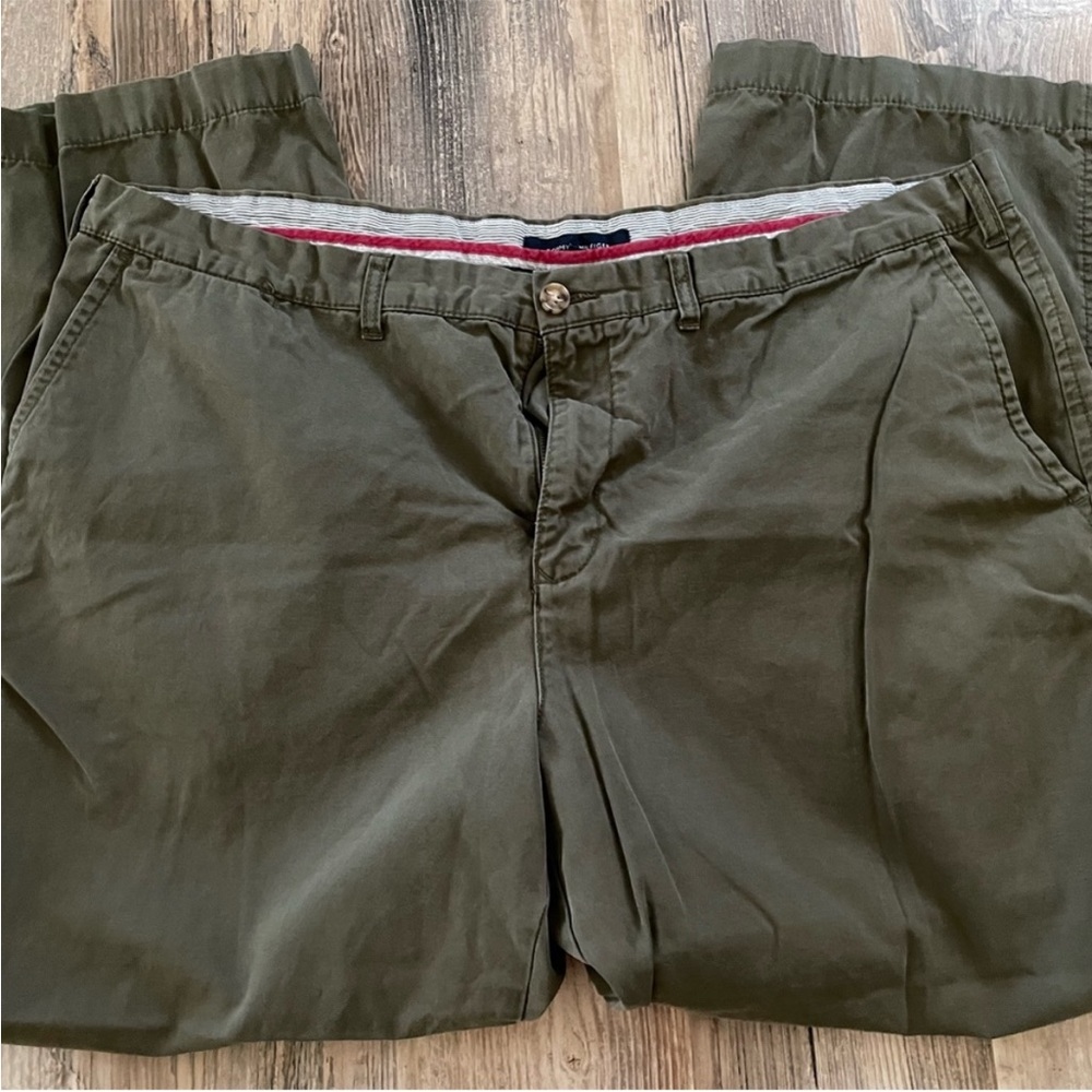 Tommy khakis